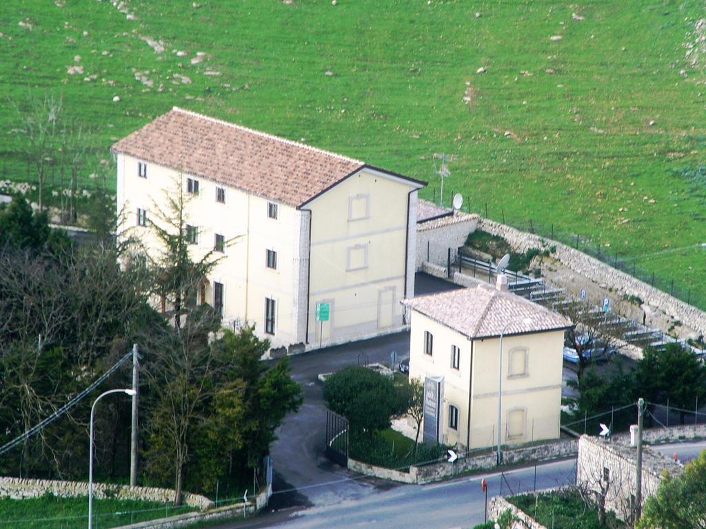 Hotel Antica Stazione Chiaramonte Gulfi Exterior foto