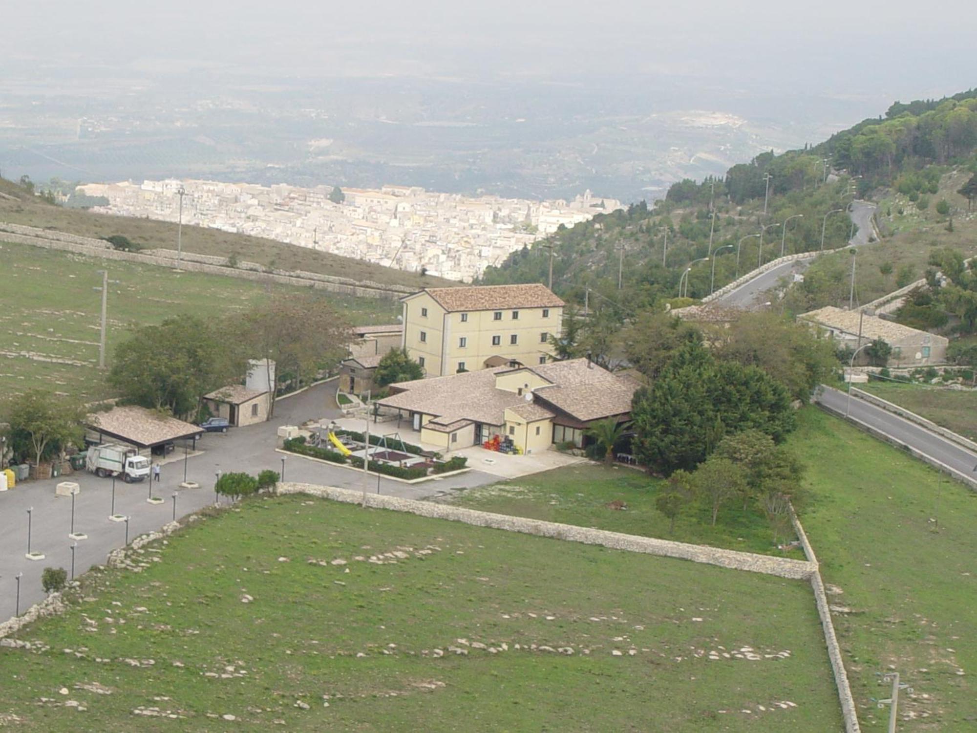 Hotel Antica Stazione Chiaramonte Gulfi Exterior foto